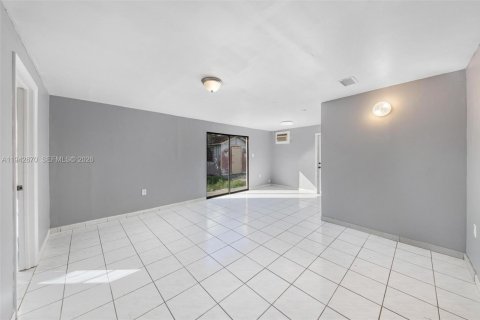 Villa ou maison à louer à Miami, Floride: 3 chambres, 178.47 m2 № 1999176 - photo 19