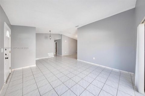 Villa ou maison à louer à Miami, Floride: 3 chambres, 178.47 m2 № 1999176 - photo 10