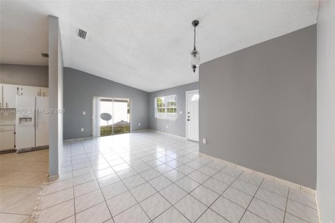 Villa ou maison à louer à Miami, Floride: 3 chambres, 178.47 m2 № 1999176 - photo 8