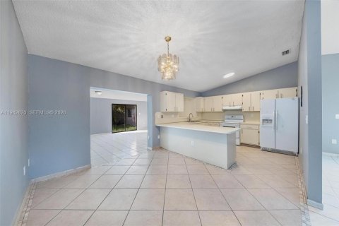 Villa ou maison à louer à Miami, Floride: 3 chambres, 178.47 m2 № 1999176 - photo 12