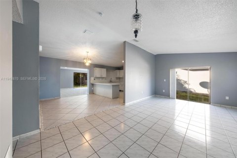 Villa ou maison à louer à Miami, Floride: 3 chambres, 178.47 m2 № 1999176 - photo 7