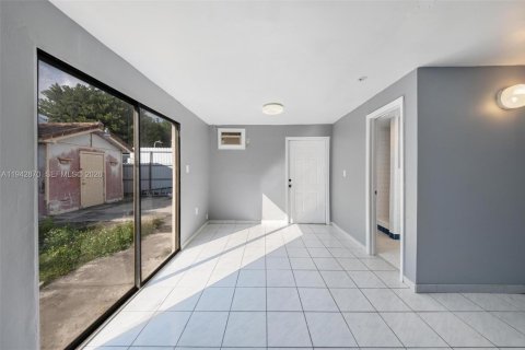 Villa ou maison à louer à Miami, Floride: 3 chambres, 178.47 m2 № 1999176 - photo 21