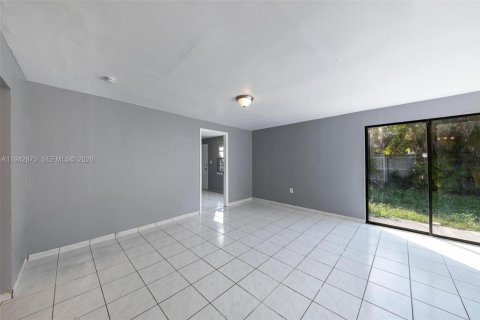 Villa ou maison à louer à Miami, Floride: 3 chambres, 178.47 m2 № 1999176 - photo 18