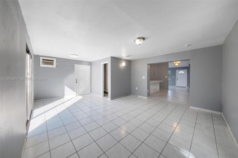 Villa ou maison à louer à Miami, Floride: 3 chambres, 178.47 m2 № 1999176 - photo 22