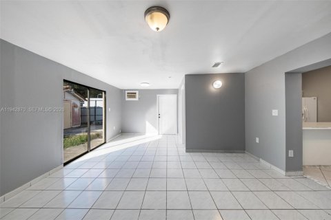 Villa ou maison à louer à Miami, Floride: 3 chambres, 178.47 m2 № 1999176 - photo 20