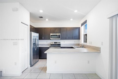 Townhouse in Homestead, Florida 3 bedrooms, 137.77 sq.m. № 1882574 - photo 19