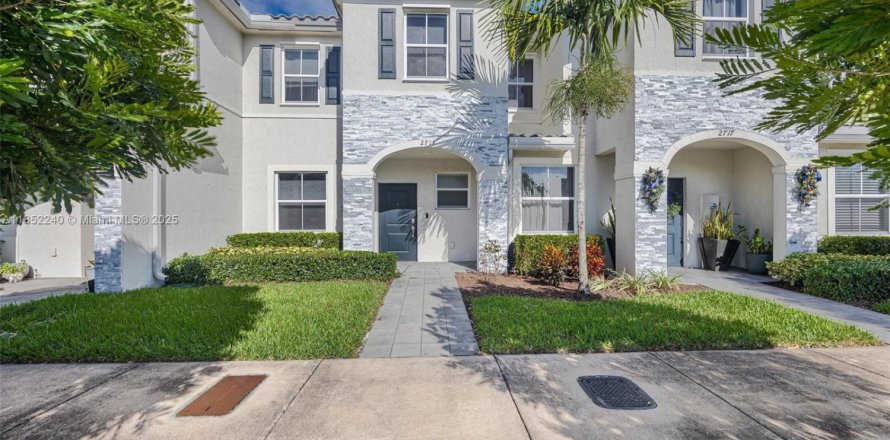 Townhouse in Homestead, Florida 3 bedrooms, 137.77 sq.m. № 1882574