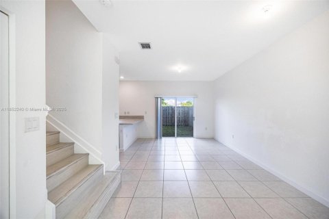 Townhouse in Homestead, Florida 3 bedrooms, 137.77 sq.m. № 1882574 - photo 17