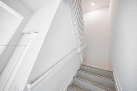Townhouse in Homestead, Florida 3 bedrooms, 137.77 sq.m. № 1882574 - photo 25