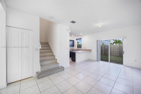Townhouse in Homestead, Florida 3 bedrooms, 137.77 sq.m. № 1882574 - photo 18