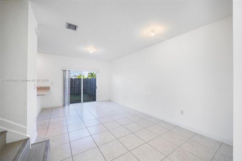 Townhouse in Homestead, Florida 3 bedrooms, 137.77 sq.m. № 1882574 - photo 16
