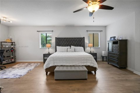 House in Cutler Bay, Florida 5 bedrooms, 315.77 sq.m. № 1857401 - photo 28
