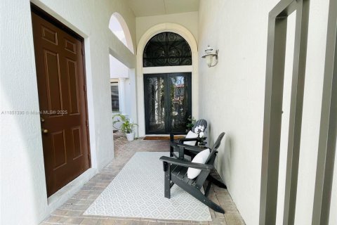 House in Cutler Bay, Florida 5 bedrooms, 315.77 sq.m. № 1857401 - photo 2