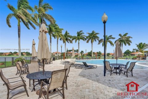 House in Cutler Bay, Florida 5 bedrooms, 315.77 sq.m. № 1857401 - photo 15