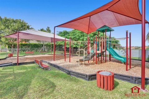 House in Cutler Bay, Florida 5 bedrooms, 315.77 sq.m. № 1857401 - photo 21