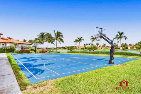 House in Cutler Bay, Florida 5 bedrooms, 315.77 sq.m. № 1857401 - photo 19