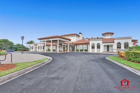 House in Cutler Bay, Florida 5 bedrooms, 315.77 sq.m. № 1857401 - photo 8