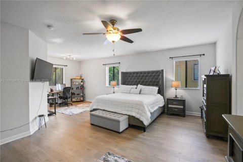 House in Cutler Bay, Florida 5 bedrooms, 315.77 sq.m. № 1857401 - photo 29