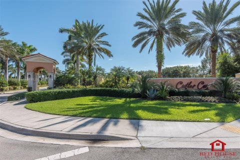 House in Cutler Bay, Florida 5 bedrooms, 315.77 sq.m. № 1857401 - photo 3