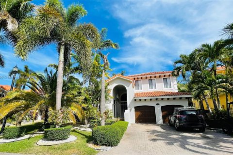 House in Cutler Bay, Florida 5 bedrooms, 315.77 sq.m. № 1857401 - photo 1