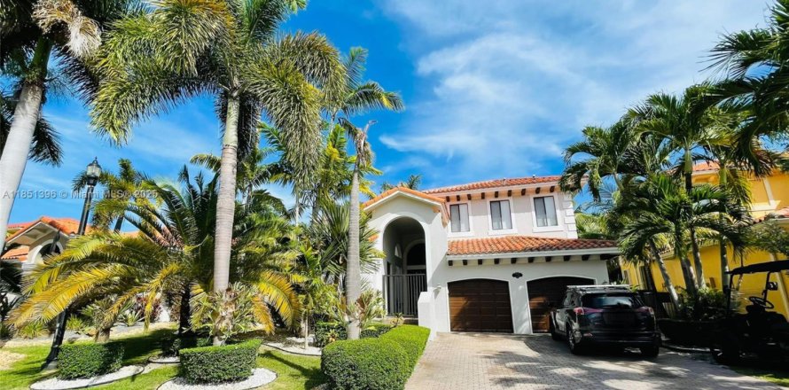 House in Cutler Bay, Florida 5 bedrooms, 315.77 sq.m. № 1857401