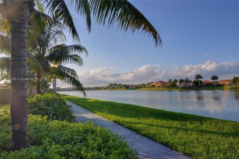House in Cutler Bay, Florida 5 bedrooms, 315.77 sq.m. № 1857401 - photo 22