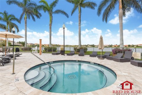 House in Cutler Bay, Florida 5 bedrooms, 315.77 sq.m. № 1857401 - photo 11