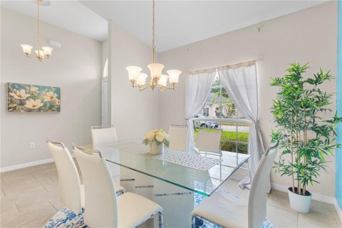 House in Davenport, Florida 5 bedrooms, 185.99 sq.m. № 1518688 - photo 8