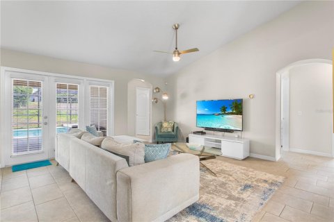 House in Davenport, Florida 5 bedrooms, 185.99 sq.m. № 1518688 - photo 9