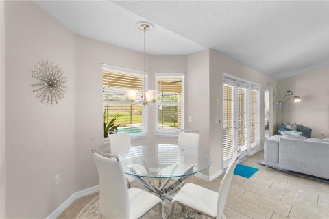 House in Davenport, Florida 5 bedrooms, 185.99 sq.m. № 1518688 - photo 12