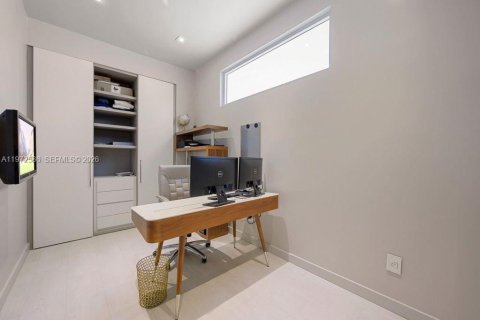 Villa ou maison à vendre à Miami, Floride: 5 chambres, 314.47 m2 № 2174725 - photo 24