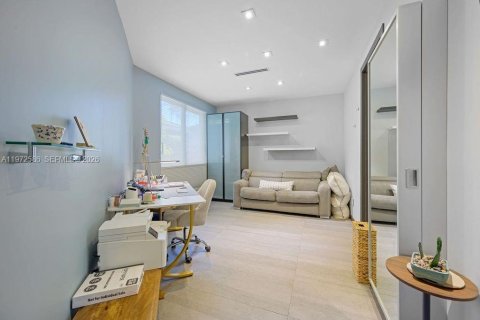 Villa ou maison à vendre à Miami, Floride: 5 chambres, 314.47 m2 № 2174725 - photo 14