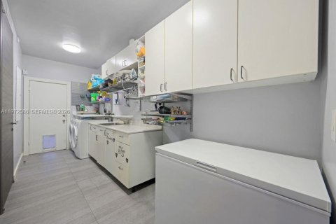 Villa ou maison à vendre à Miami, Floride: 5 chambres, 314.47 m2 № 2174725 - photo 16