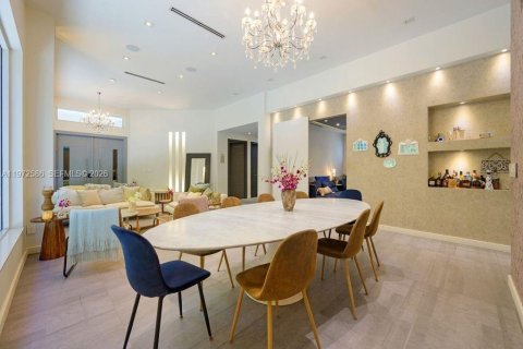 Villa ou maison à vendre à Miami, Floride: 5 chambres, 314.47 m2 № 2174725 - photo 4