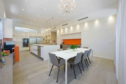 Villa ou maison à vendre à Miami, Floride: 5 chambres, 314.47 m2 № 2174725 - photo 8