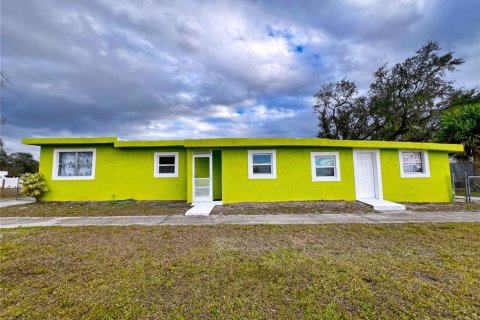 Commercial property in Arcadia, Florida 4 bedrooms, 166.85 sq.m. № 1546212 - photo 1