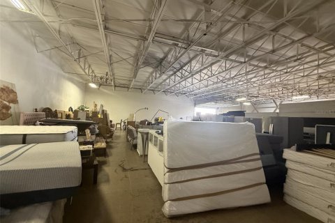 Propiedad comercial en Orlando, Florida 1357.67 m2 № 2166213