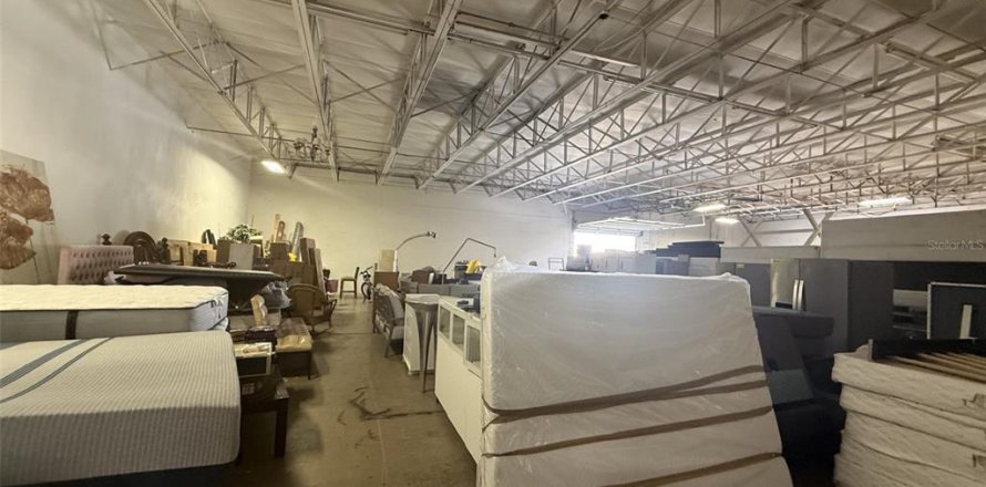 Propiedad comercial en Orlando, Florida 1357.67 m2 № 2166213