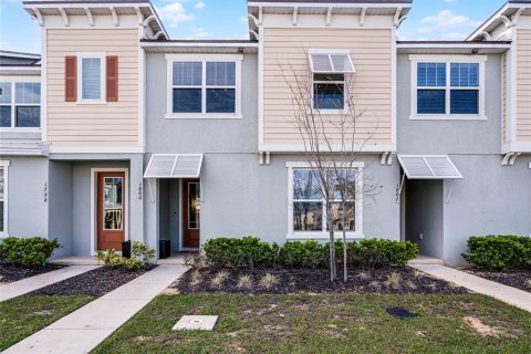 Adosado en venta en Kissimmee, Florida, 5 dormitorios, 213.12 m2 № 1562609 - foto 1