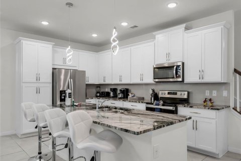 Adosado en venta en Kissimmee, Florida, 5 dormitorios, 213.12 m2 № 1562609 - foto 7