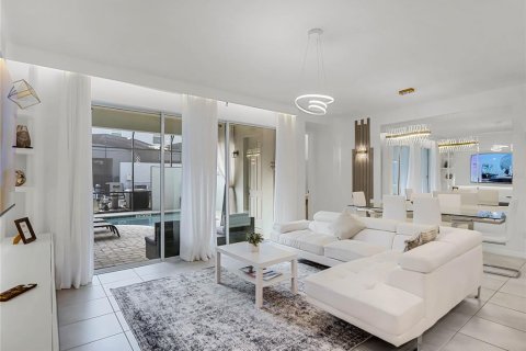 Adosado en venta en Kissimmee, Florida, 5 dormitorios, 213.12 m2 № 1562609 - foto 5