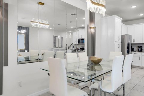 Adosado en venta en Kissimmee, Florida, 5 dormitorios, 213.12 m2 № 1562609 - foto 8