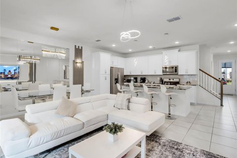 Adosado en venta en Kissimmee, Florida, 5 dormitorios, 213.12 m2 № 1562609 - foto 4