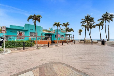 Condo in Hollywood, Florida, 1 bedroom  № 1940580 - photo 18