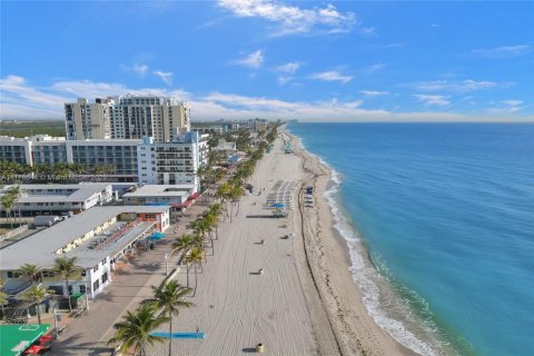 Condo in Hollywood, Florida, 1 bedroom  № 1940580 - photo 15