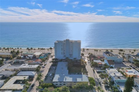 Condo in Hollywood, Florida, 1 bedroom  № 1940580 - photo 12