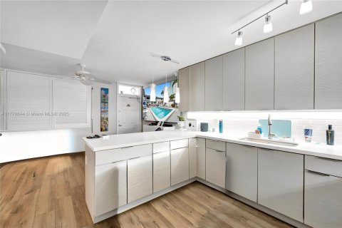 Condo in Hollywood, Florida, 1 bedroom  № 1940580 - photo 5