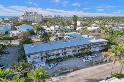 Condo in Hollywood, Florida, 1 bedroom  № 1940580 - photo 10