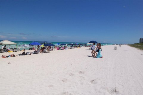 Condo in Miami Beach, Florida, 2 bedrooms  № 2029060 - photo 29