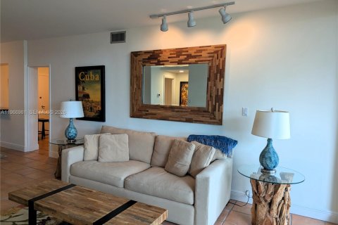 Condo in Miami Beach, Florida, 2 bedrooms  № 2029060 - photo 9